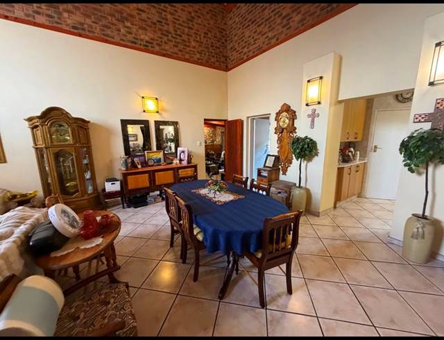 3 BEDROOM TOWNHOUSE FOR SALE IN AERORAND